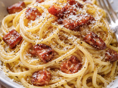 Traditionele Spaghetti Carbonara met Guanciale en Pecorino: Een Italiaanse Delicatie