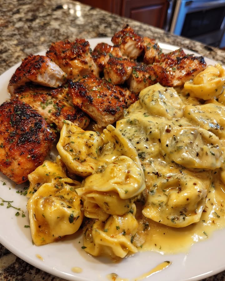 Kaasachtige Knoflook Kip Tortellini