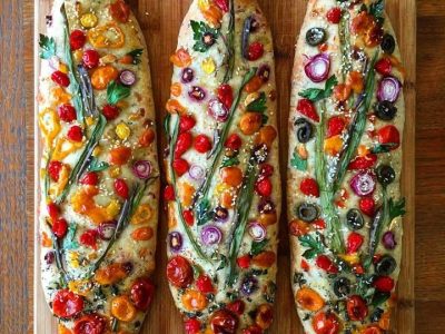 Kleurrijke Focaccia Jardinière: Kunstwerk voor Uw Tafel